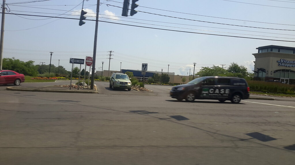 Best Buy DeWitt, NY A Best Buy store at 3401 Erie Boulev… Flickr