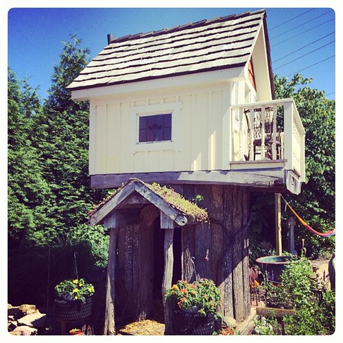 Tiny tree house at Claudia's Garden in Lovettsville, VA. … Flickr
