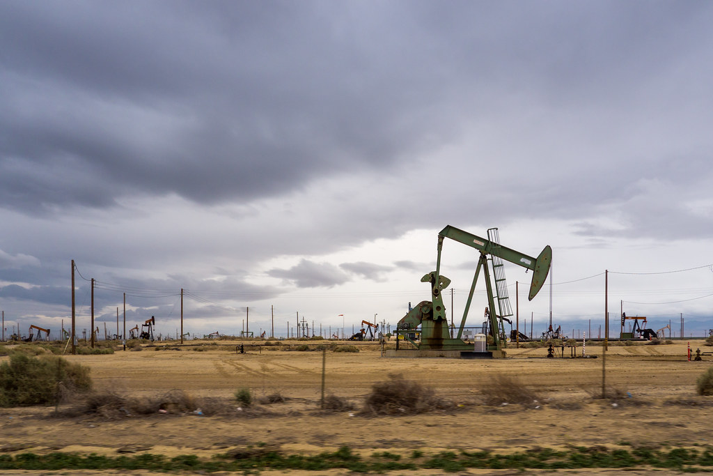 Lost Hills oil rig Driving West from Cambria to the Mojave… Flickr