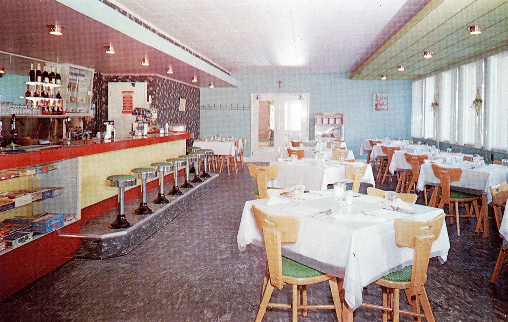 Salle à manger Motel Picardie, MontLaurier, Québec Flickr