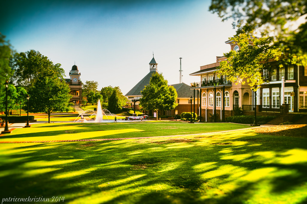 IMG_04033 A longer shot of the town green, downtown Dulut… Flickr