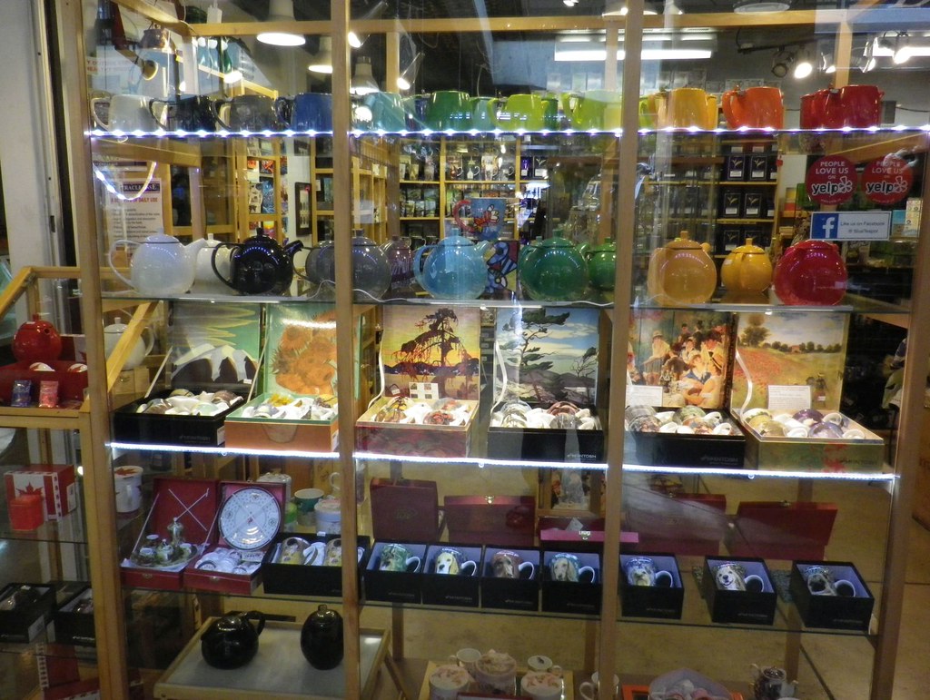 Van15f29 Teapot Store, Lonsdale Quay 'Blue Teapot' store a… Flickr
