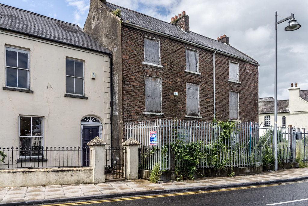 Urban Decay Curraghgower House, Clancy Strand, Ennis Roa… Flickr