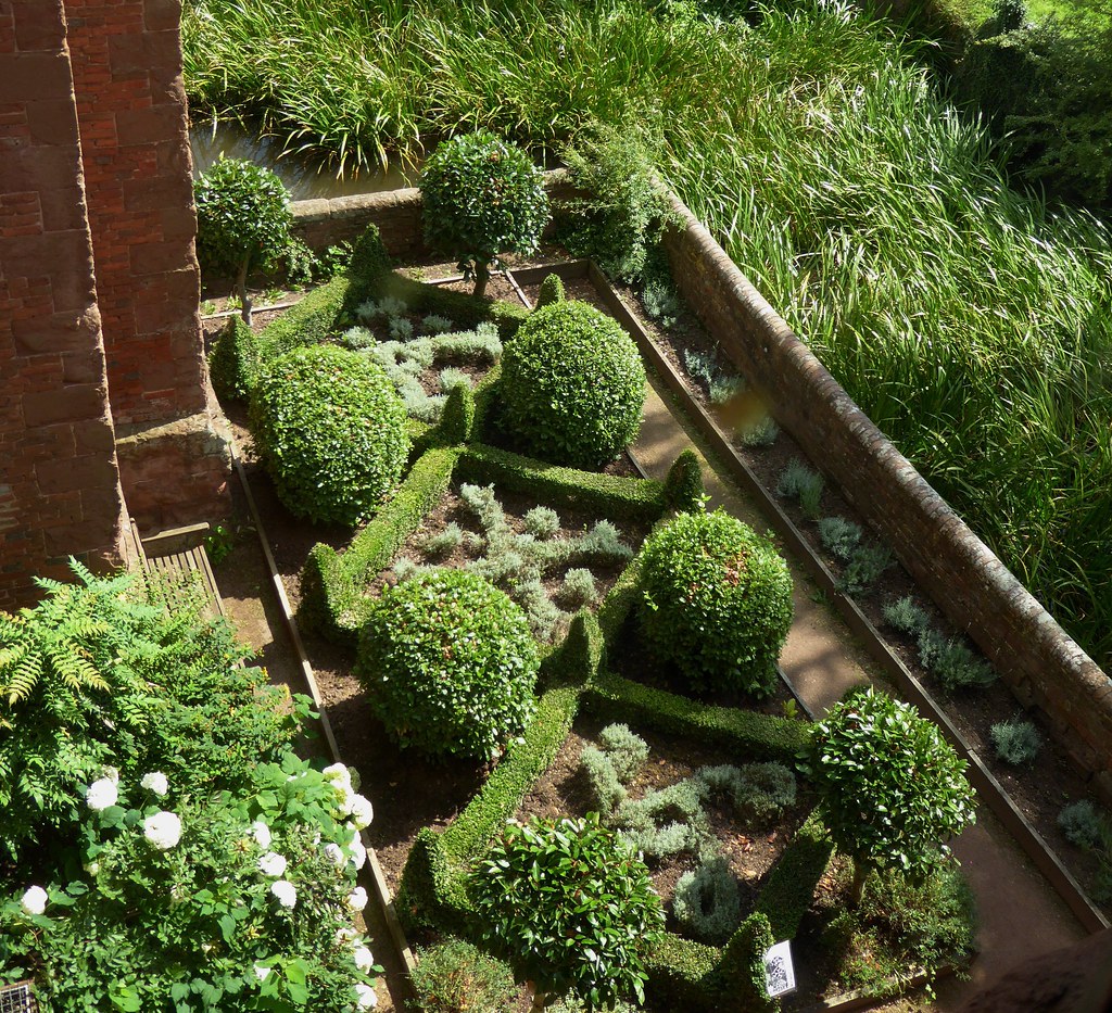 Herb Garden Harvington Hall, Worcestershire jacquemart Flickr