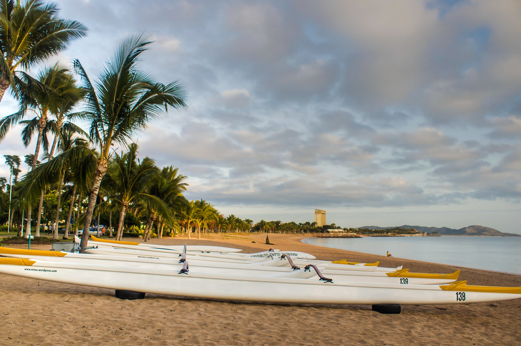 Parking Lot Outrigger canoes on the Strand Beach in Townsv… Flickr