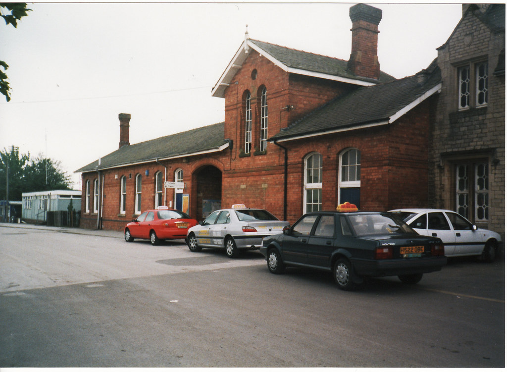 SLEAFORD STATION 1988 Most of the buildings haven't change… Flickr