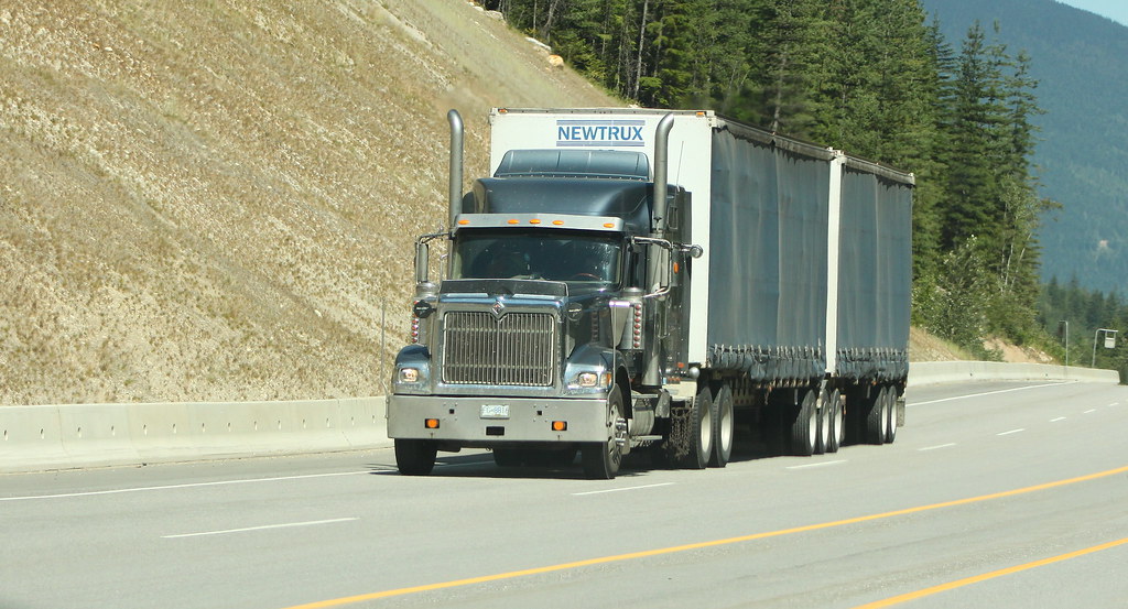 International 9900i Newtrux Transport Kelowna_Trucks Flickr