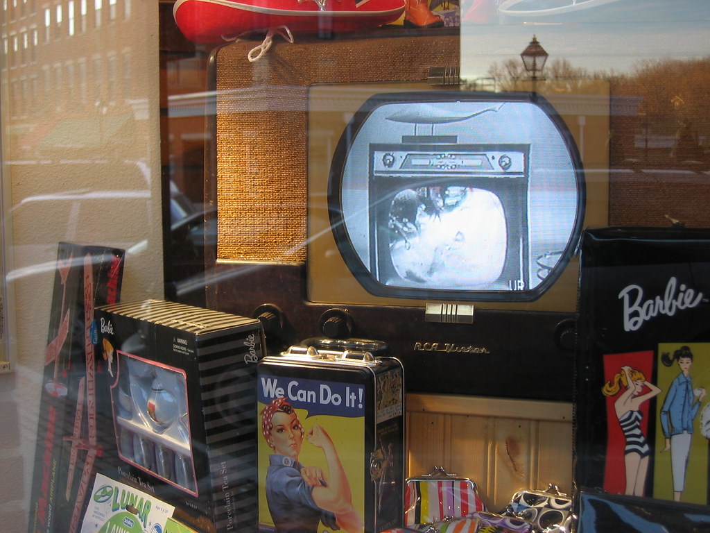 Old TV on Old TV On display in a shop window, it was showi… Flickr