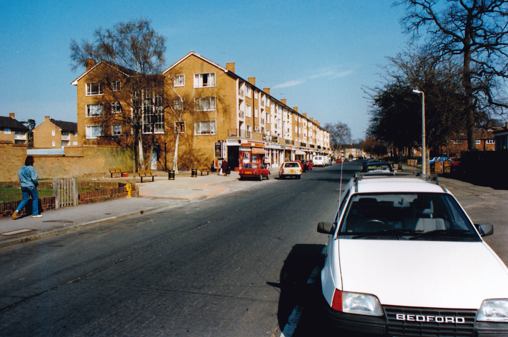 IMG_20161230_0026 Dartmouth Avenue Shops. Sheerwater, Woki… Flickr