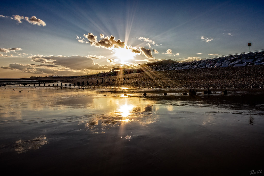 Bridgeway Sunset The footbridge at Bridgeway across the Ha… Flickr