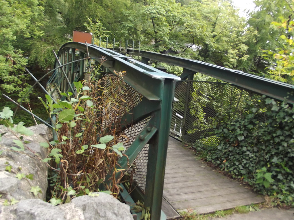 River Derwent Dale Road, Matlock Bath footbridge (lock… Flickr