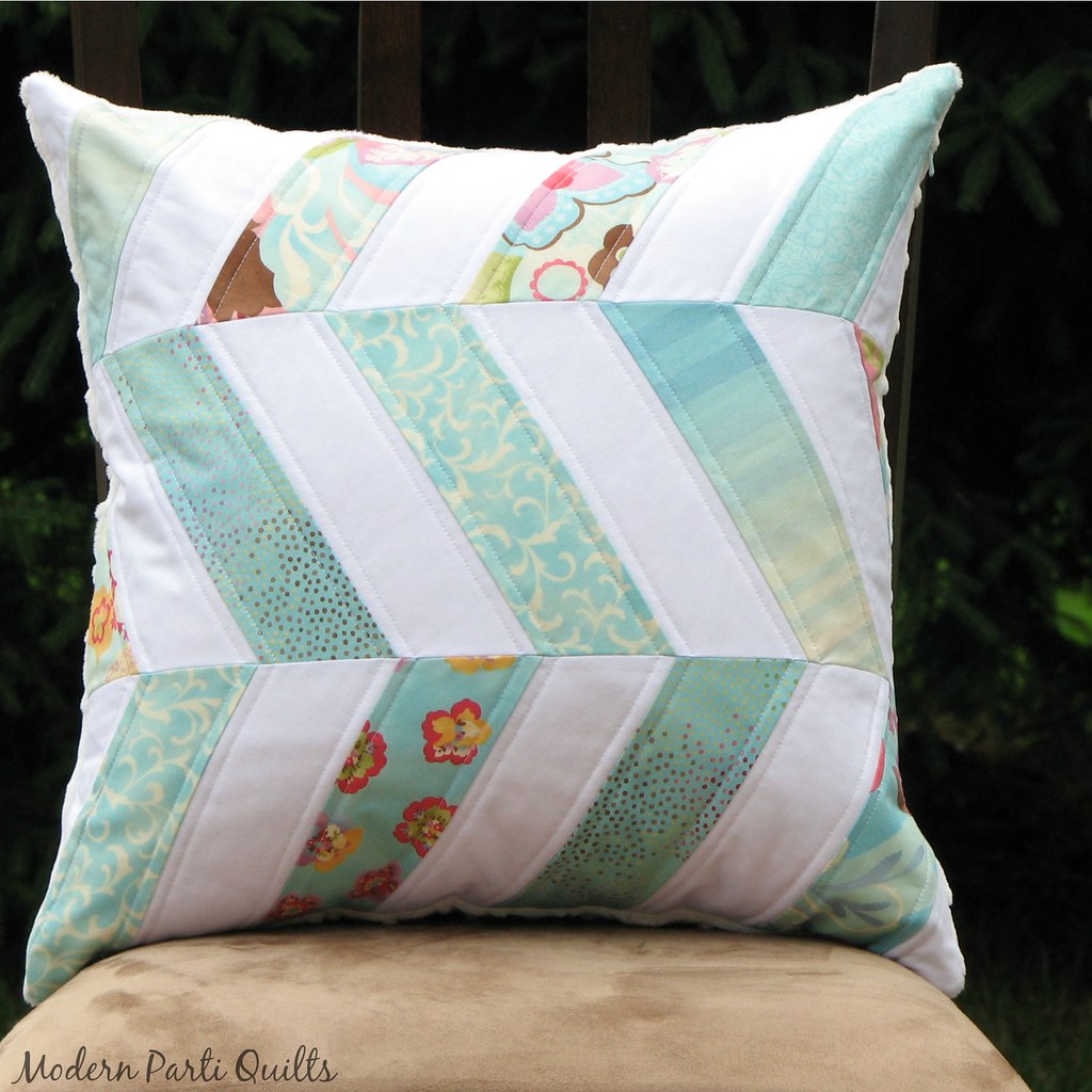 Zig Zag Pillow Cover Light blue and white zig zag pillow c… Flickr