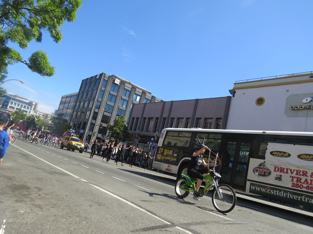IMG_2933 Victoria Day Parade May 19, 2014 in progress Andy Nystrom