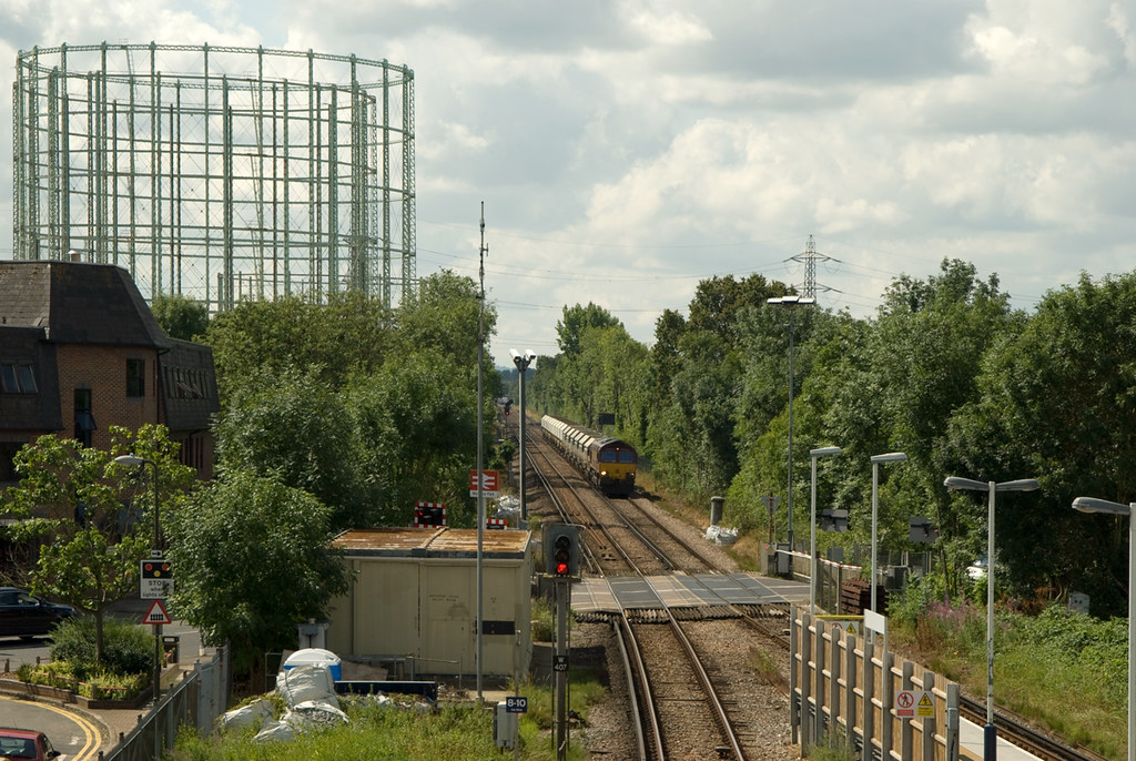 66174 Motspur Park Approaching Motspur Park level crossing… Flickr