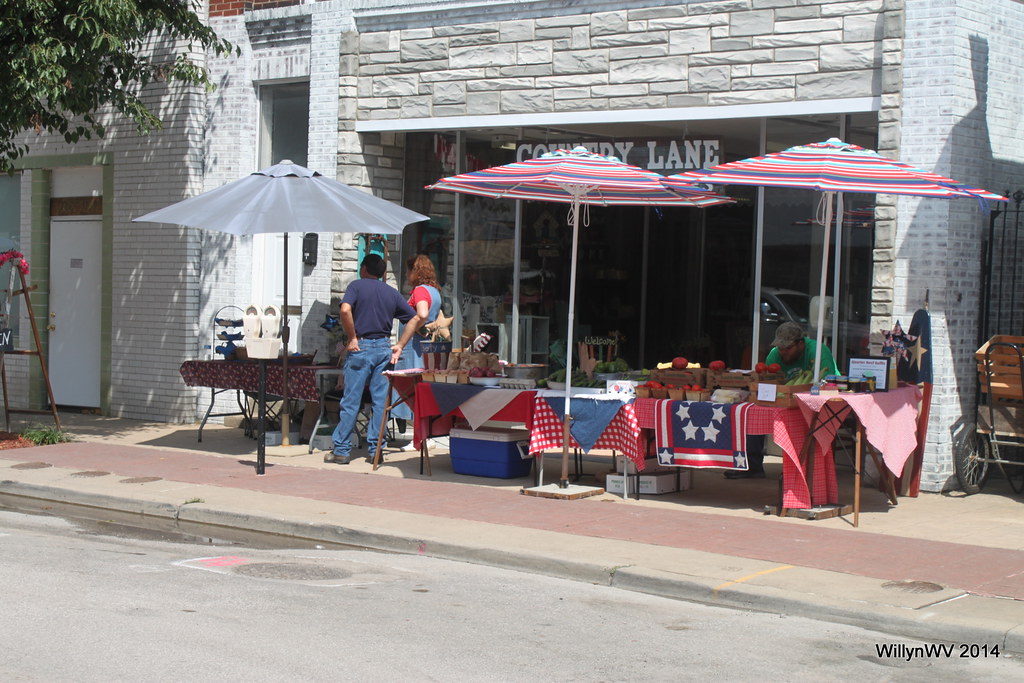 Farmers Market Table Farmers Market table set up in front … Flickr