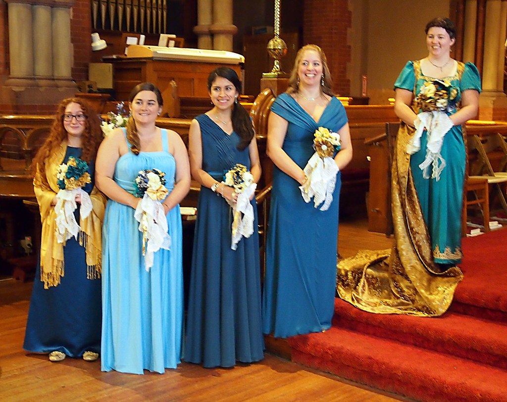 bridal_party The bride & her attendants Charles Wohlers Flickr