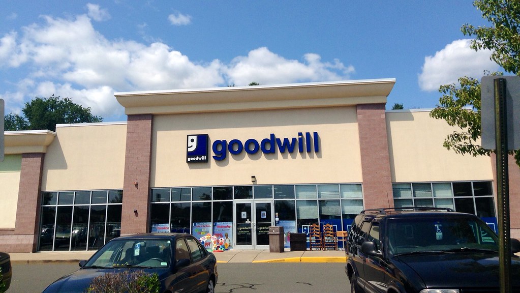 Goodwill Store Goodwill Store, Rocky Hill, CT, 8/2014 by M… Flickr