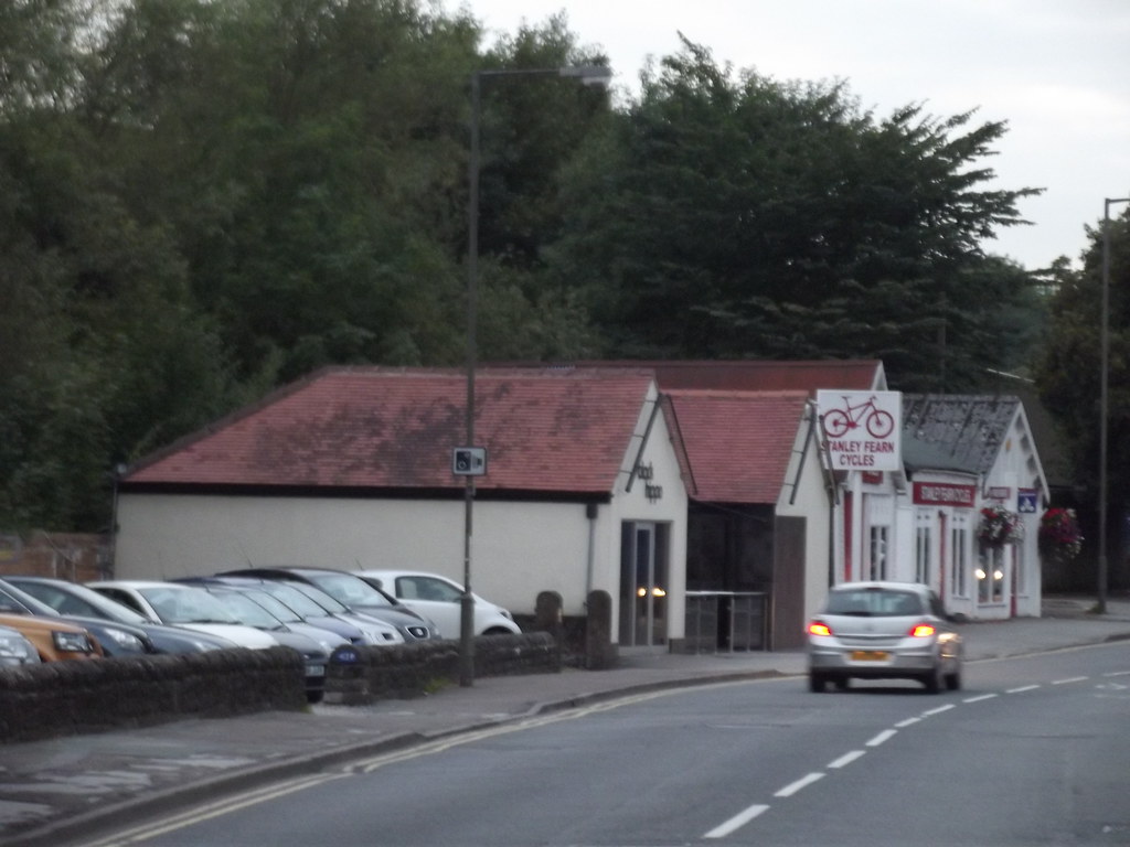 Stanley Fearn Cycles Bakewell Road, Matlock In Matlock (… Flickr