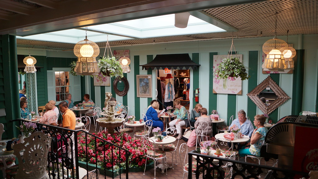 Little Traveler store, Geneva, Il. krisknow Flickr