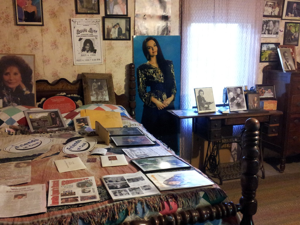 Inside Loretta Lynn Childhood Home Chris