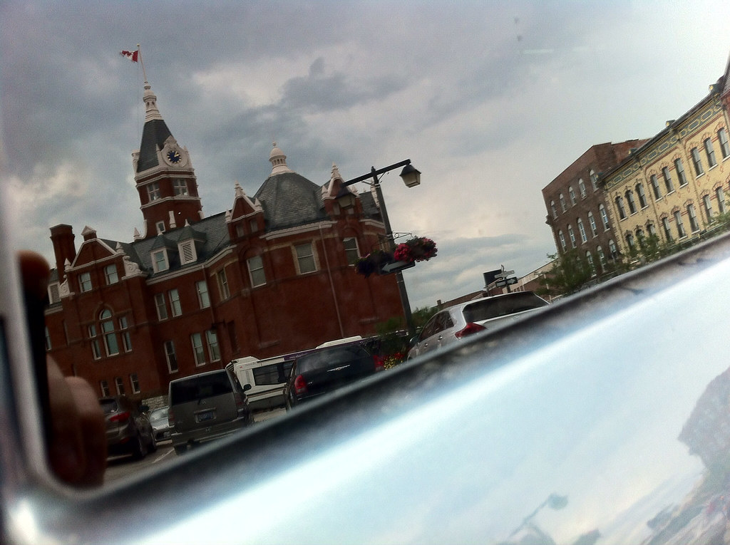 Mini van, city hall Dan Stacey Flickr