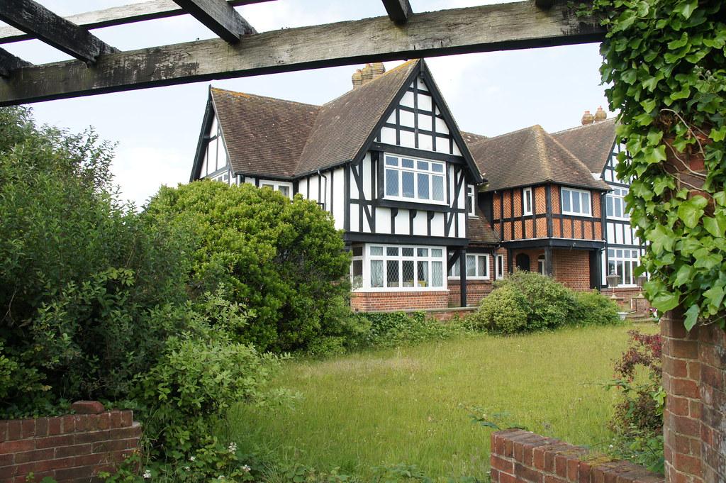 Tudor Cottage, 48 Overcliff Drive, Bour… Flickr