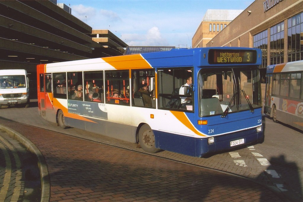VISCOUNT 224 P324EFL PETERBOROUGH 220103. David Beardmore Flickr