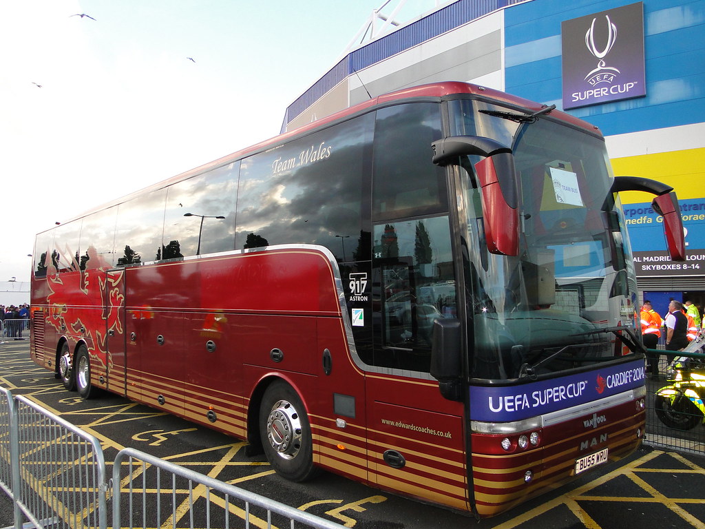 Edwards Coaches Van Hool T917 Astron Coach BU55 WRU Flickr