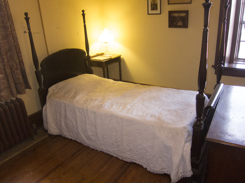 Small fourposter bed Casa Loma, Toronto, Ontario, Canada Flickr