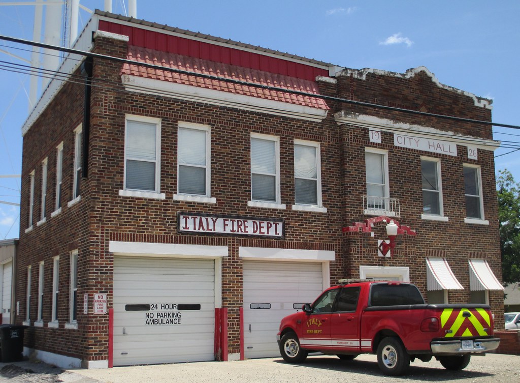 Old Italy, Texas City Hall Italy, pronounced locally as IT… Flickr
