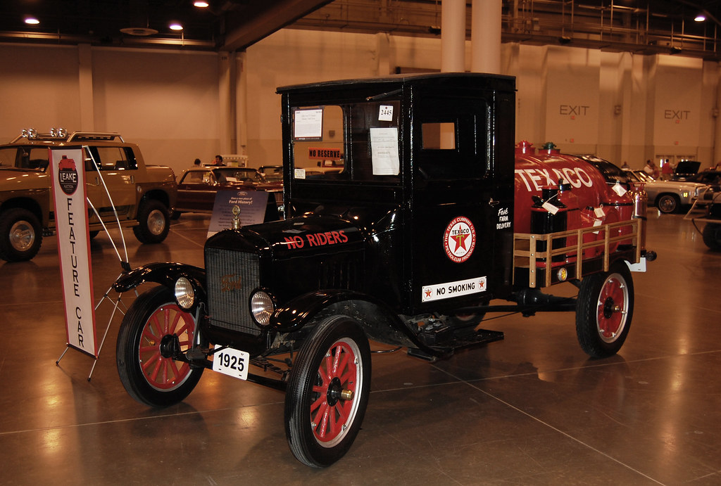 Leakes Auto Auction Ben's Antique Garden Store on Heights … Flickr