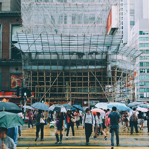 Umbrella rush hour. thunderstorm rainstorm rain wher… Flickr