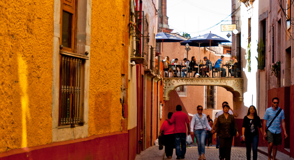 Street in Guanajuato (City Clock) Guanajuato in Mexico is … Flickr