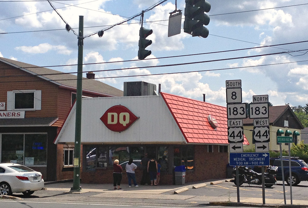 DQ; Winsted, CT A Dairy Queen in downtown Winsted, CT. Rig… Flickr