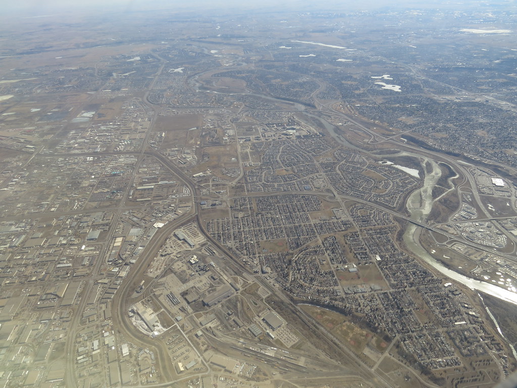 IMG_5831 On eastbound Westjet plane flying over Calgary in… Flickr