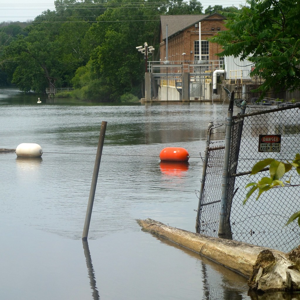 Lake Chapin Lake Chapin, 2014. Kevin Dooley Flickr