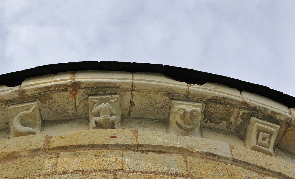 Eglise de St eusèbe (détail) Gennes Anjou de Provence et d