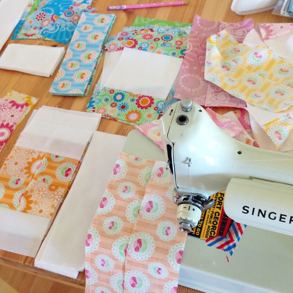 itty bitty quilt Blogged + tutorial + free PDF pattern th… Flickr