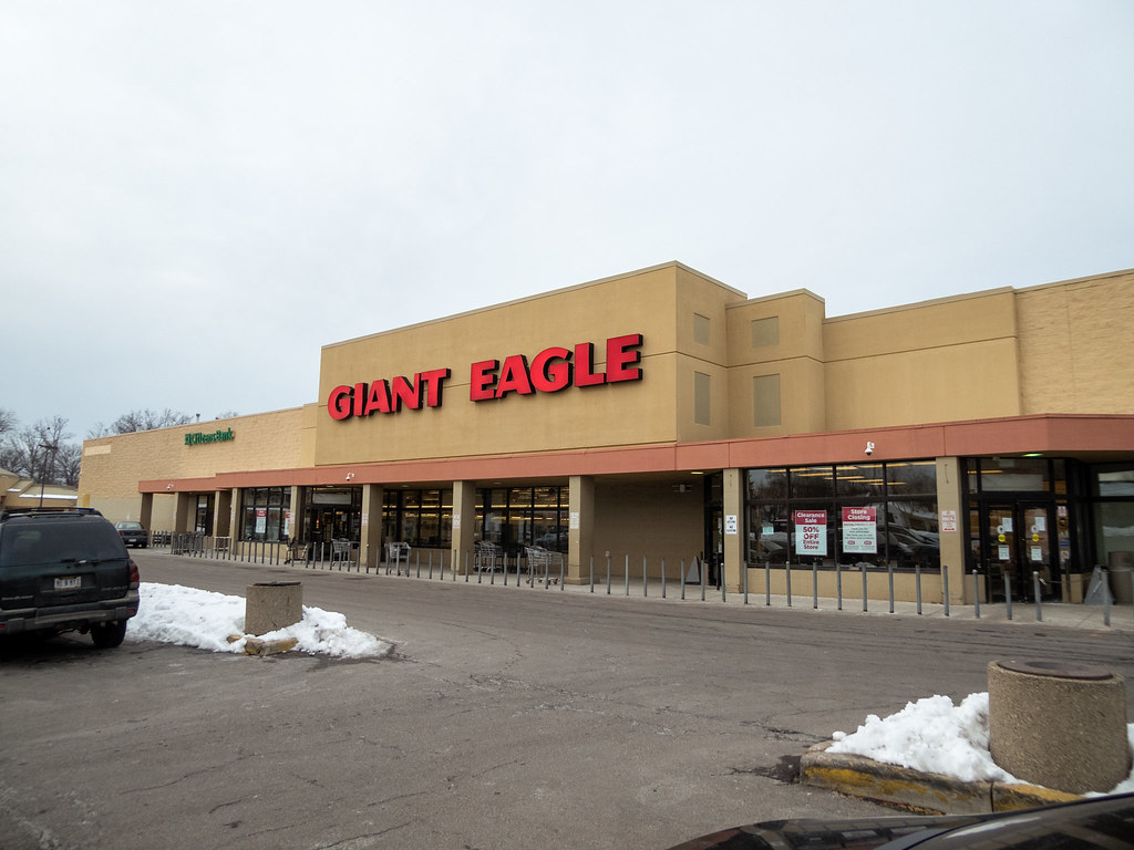 Former Giant Eagle in Cleveland (Buckeye Rd) Here is somet… Flickr