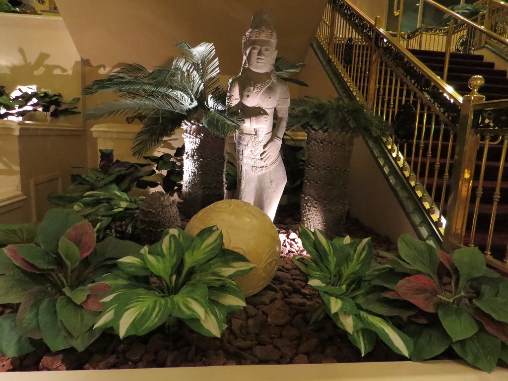 Buddha Statue, Las Vegas Strip, NV Mandalay Bay Resort and… Flickr