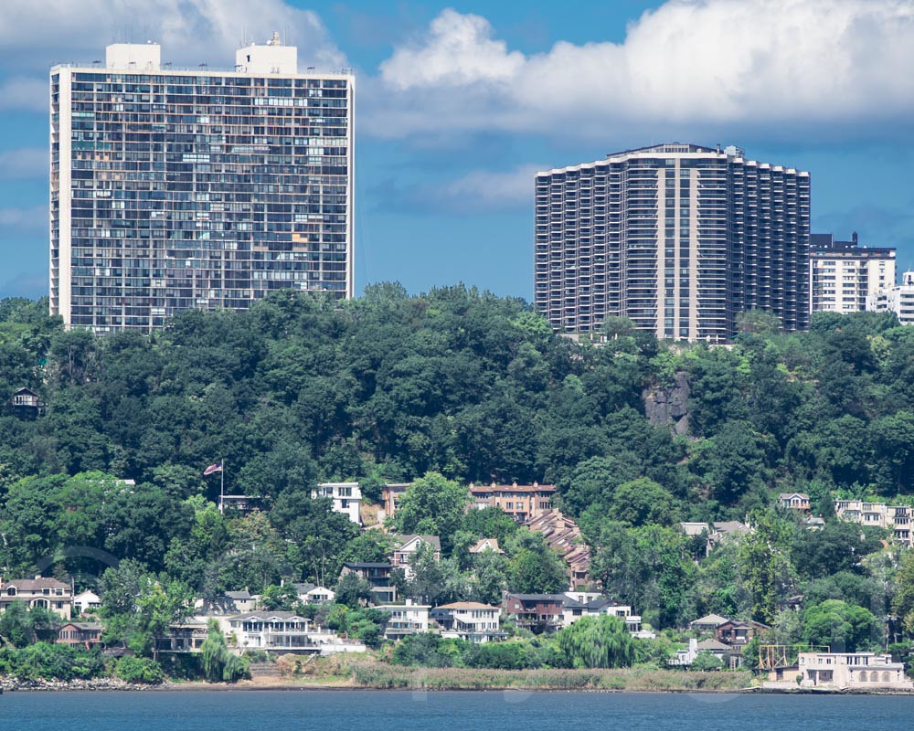 The Plaza and Atrium Palace on the Hudson River, Fort Lee,… Flickr
