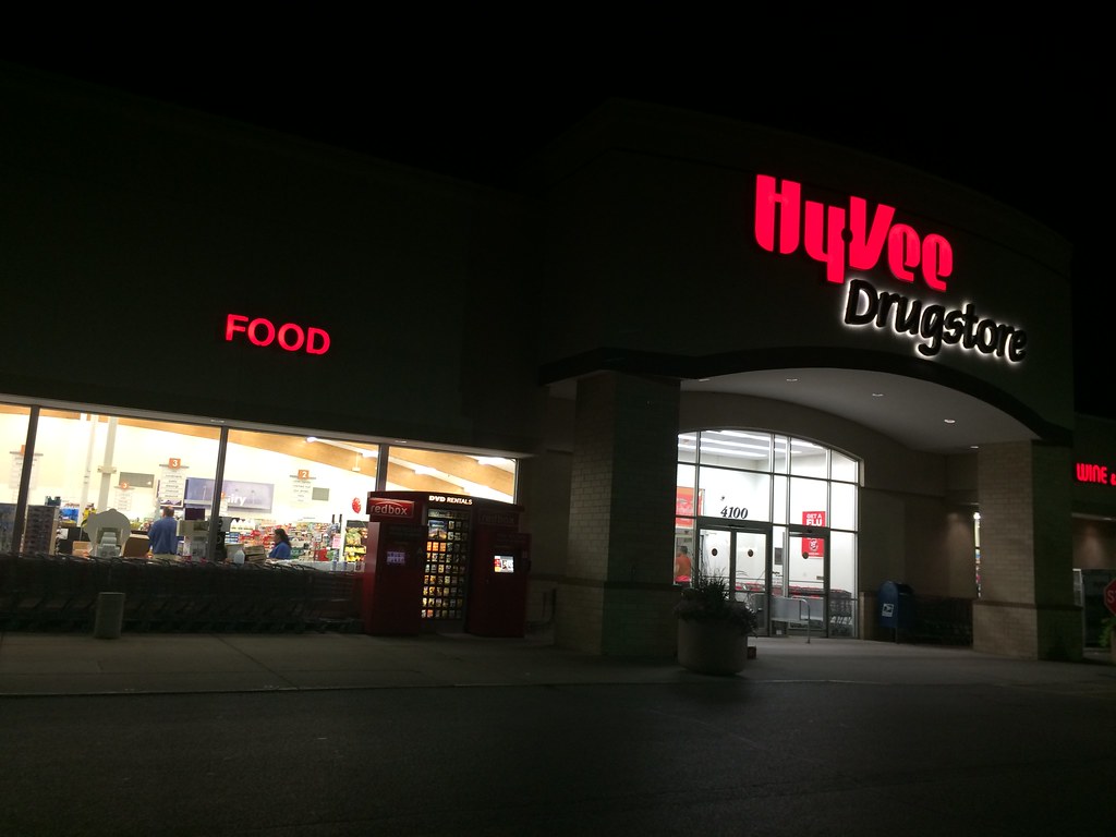 Flickriver Photoset 'HyVee Drugstore 42nd Street & University