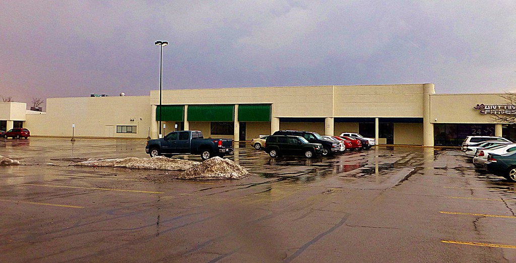 Former Clyde Evans store This building was built in 1988 a… Flickr