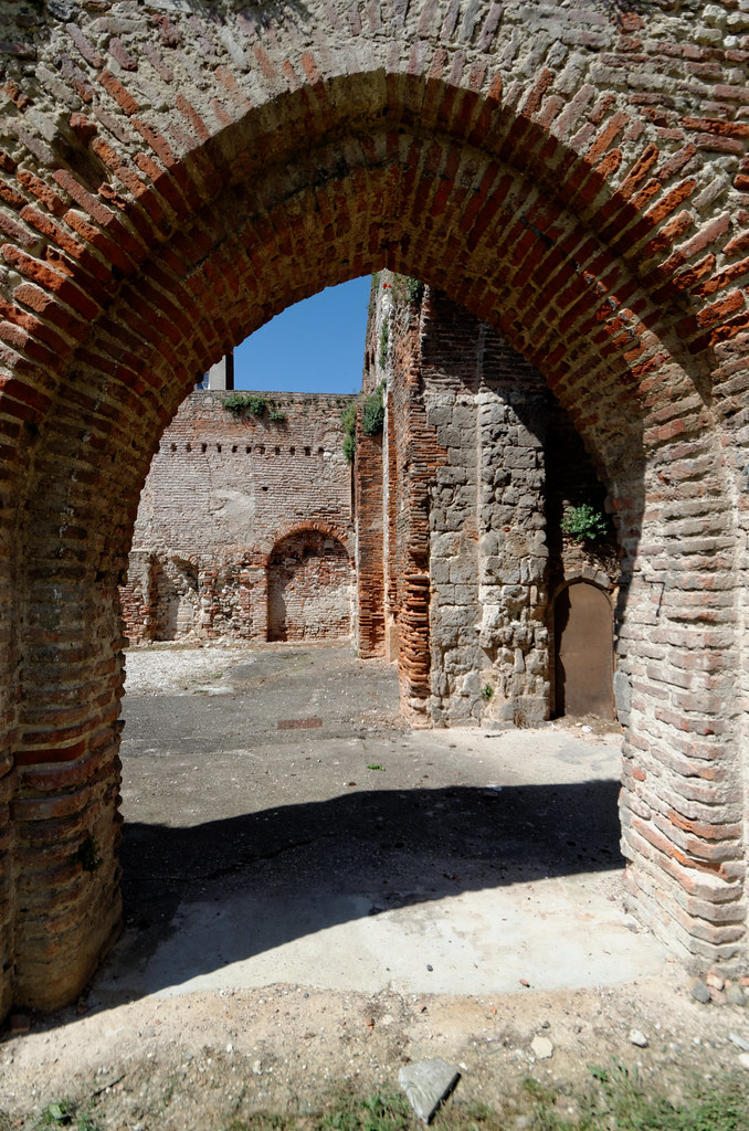 Vestiges de l'ancienne église de Saint Hilaire Agen Lo… Flickr