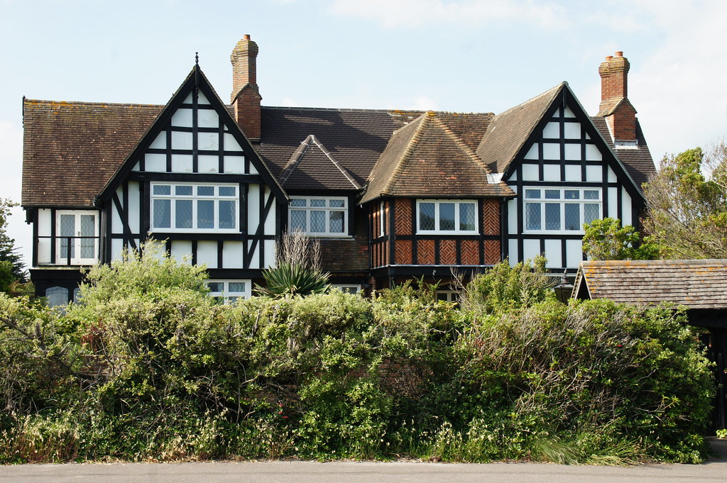 Tudor Cottage, 48 Overcliff Drive, Bour… Flickr