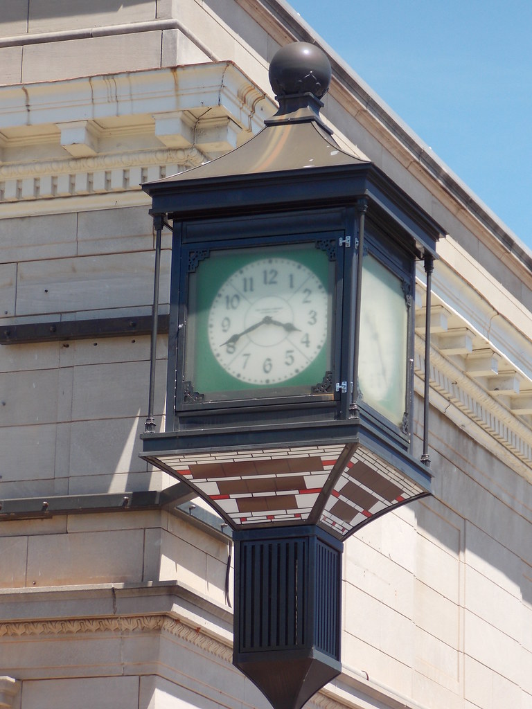 Street ClockGreenville, Al. Located on First National B… Flickr