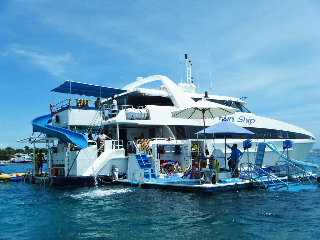 Pontoon Bali Fun Ship Pontoon Nusa Lembongan Island www