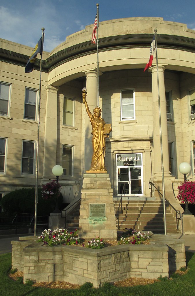 Muscatine, Iowa City Hall Statue of Liberty Erected in 195… Flickr