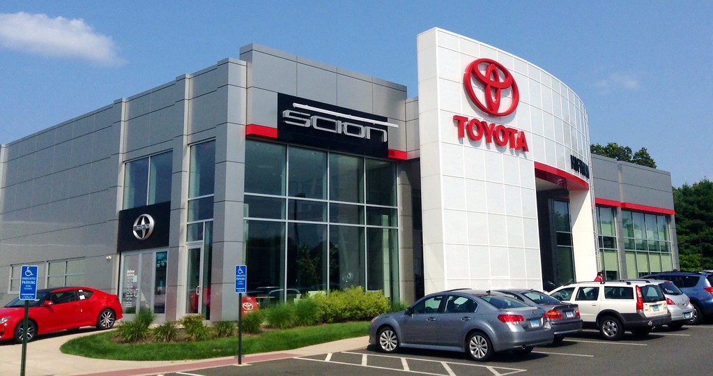Toyota Dealership, Hoffman Toyota, Avon, CT 7/2014. Pics b… Flickr