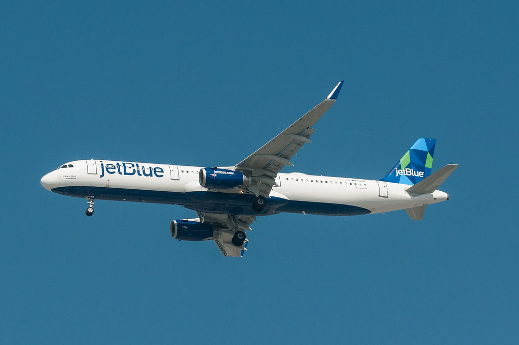 jetBlue "Fly in Mint Condition" 'Mint' is jetBlue's prem… Flickr